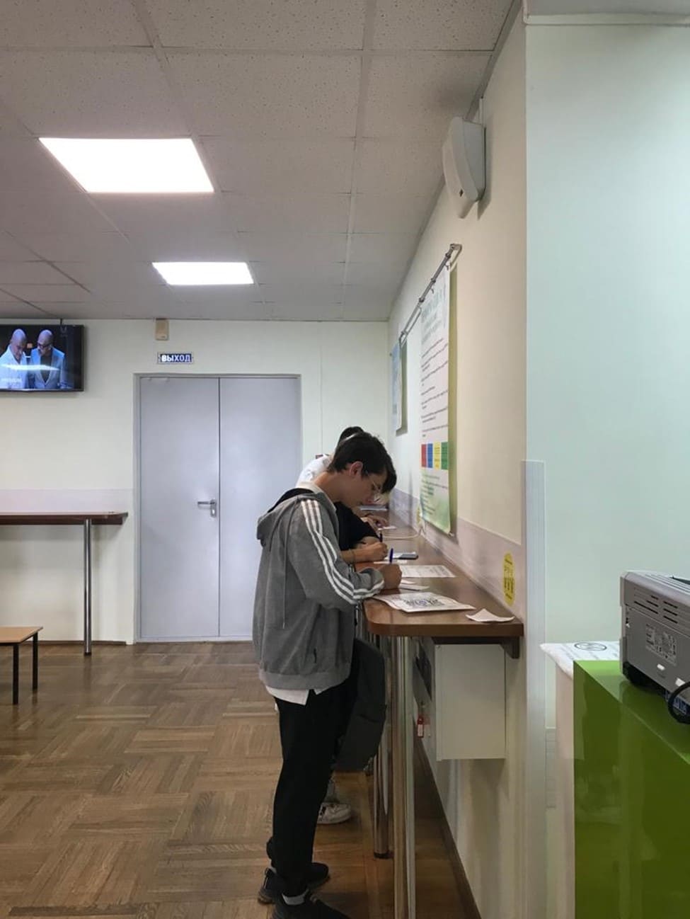 Периодические медицинские осмотры проходят студенты техникума.